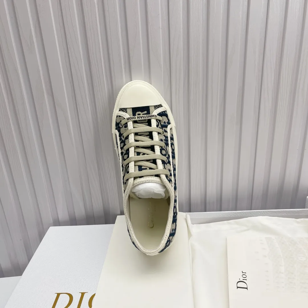 👟👟Ex-factory price 520👟👟 High version in stock, Dior (Dior) flat sneakers are fully embroidered with iconic patterns, ready in stock High quality Dior (Dior) flat sneakers are fully embroidered with iconic patterns👟👟 ♦️Top quality in the market🎗Breaking hot item in foreign counters🎗Non-common imitation version in the market🎗🔳The fabric is made of Italian🇮🇹imported fabrics❗️Embroidered upper, original mold injection Logo frosted five-pointed star outsole🔳Inside imported lambskin+high elasticity Injection molding mold Logo foam feet Size number: 35 to 42 (42 customized)